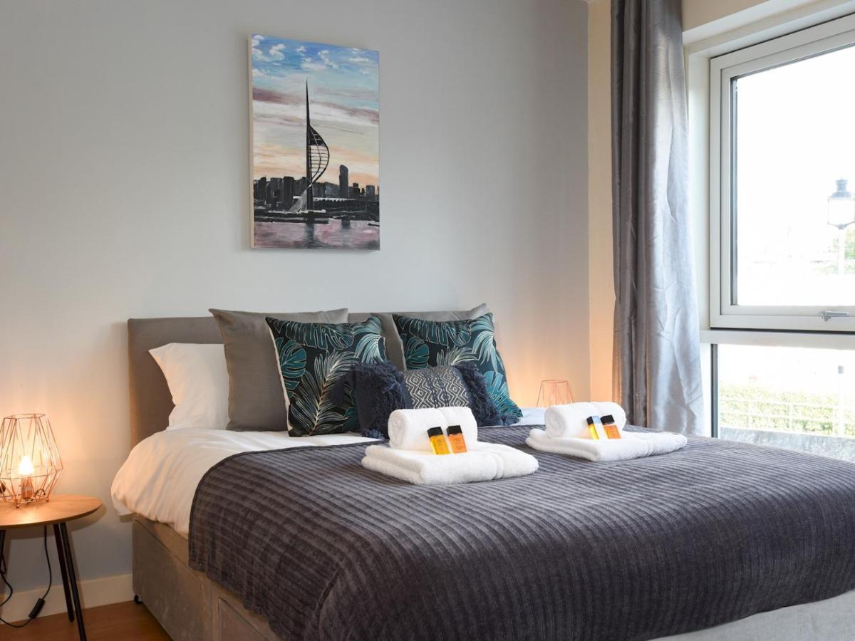 Pass The Keys Boutique Studio Apartment In Gunwharf Sleep 3 Portsmouth Exteriör bild